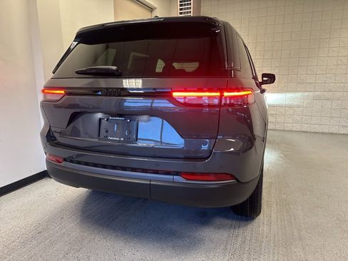 New 2026 Jeep Grand Cherokee Altitude AWD/4WD image 19