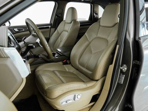 Used 2014 Porsche Cayenne Platinum Edition AWD/4WD image 32