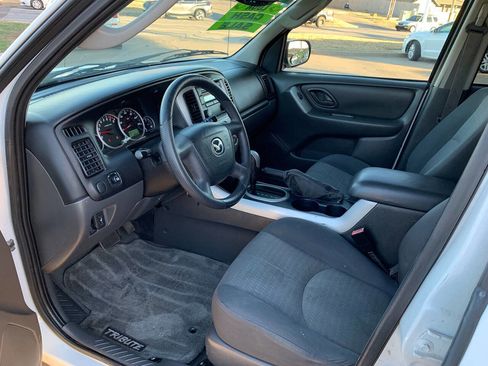 Used 2005 MAZDA Tribute I image 11