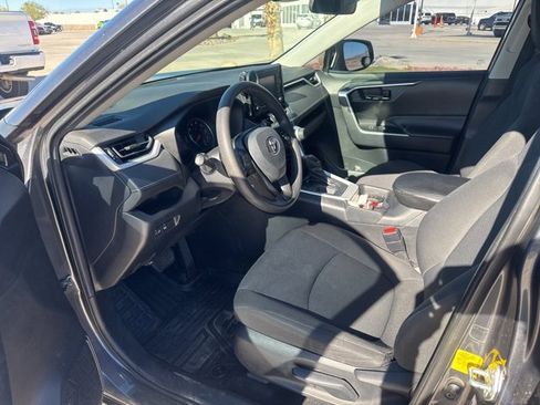 Used 2020 Toyota RAV4 LE image 19