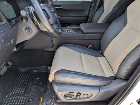 Used 2024 Lexus GX 550 image 12