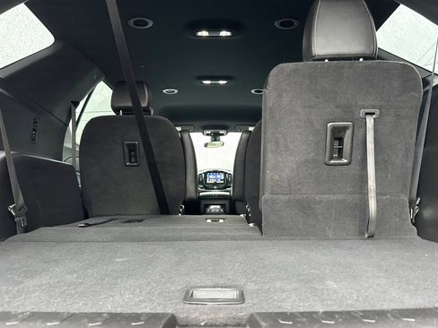 Used 2023 Chevrolet Traverse LT image 15