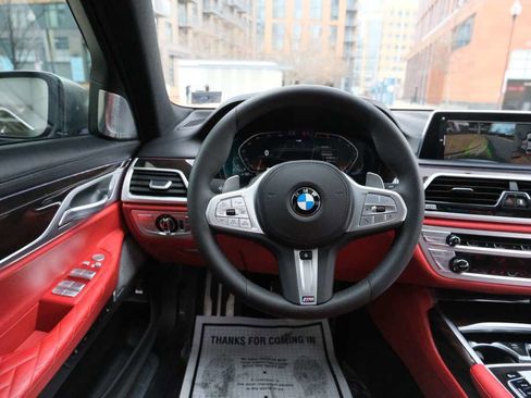 Used 2021 BMW 750i xDrive w/ Executive Package image 34