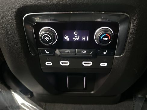Used 2023 Chevrolet Suburban High Country AWD/4WD image 38