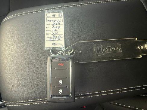 Certified 2025 Jeep Grand Cherokee L Laredo image 41