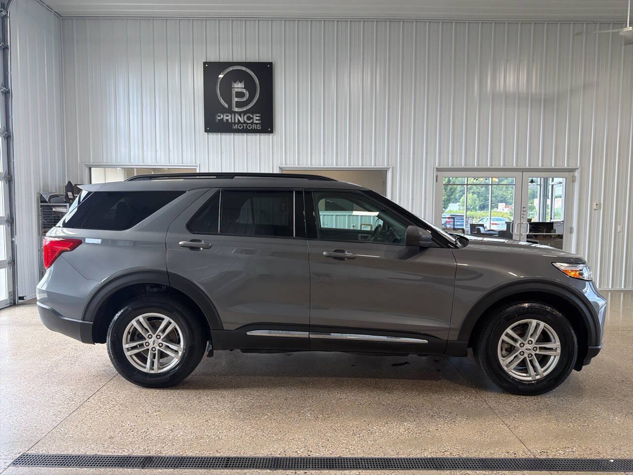 Used 2023 Ford Explorer XLT AWD/4WD image 5