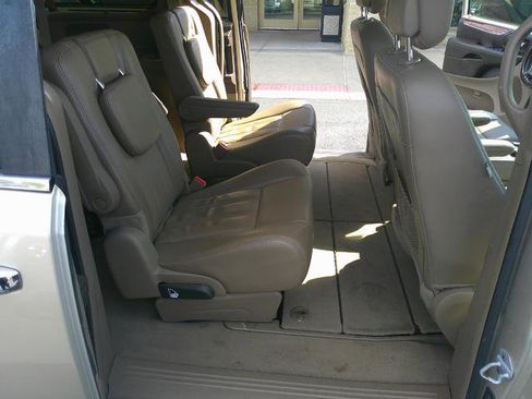 Used 2012 Chrysler Town & Country Touring-L w/ Entertainment Group #2 image 7