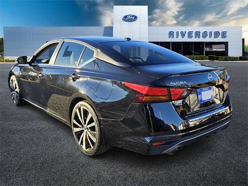 Used 2021 Nissan Altima 2.5 SR w/ SR Premium Package image 5