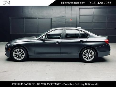 Used 2017 BMW 320i Sedan RWD image 4