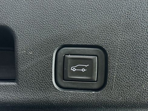 Used 2025 Chevrolet Traverse LT image 31