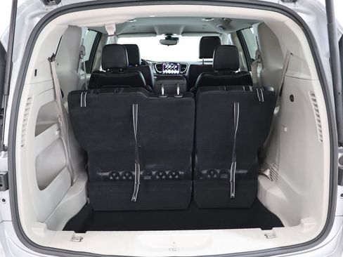 Used 2024 Chrysler Pacifica Touring-L FWD image 32