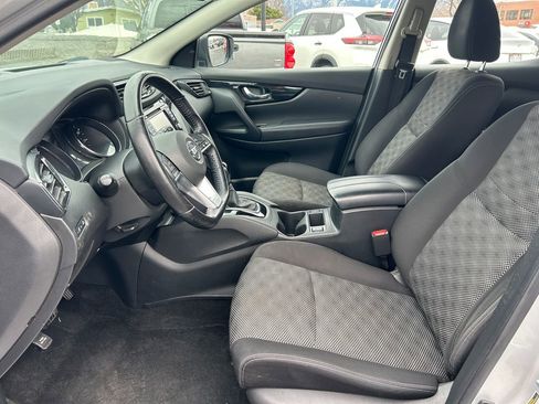 Used 2017 Nissan Rogue Sport SV w/ SV Premium Package image 26