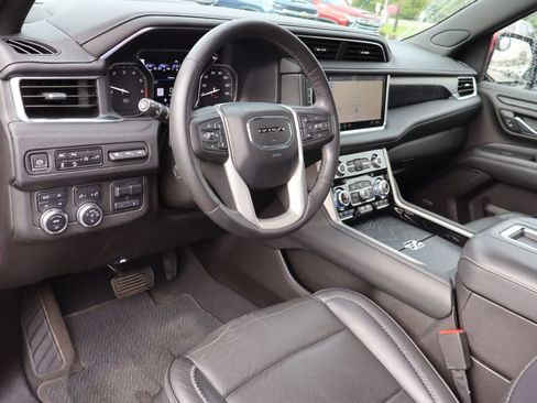 Used 2021 GMC Yukon Denali w/ Denali Premium Package AWD/4WD image 5