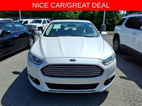 Used 2015 Ford Fusion SE w/ Equipment Group 202A FWD image 2