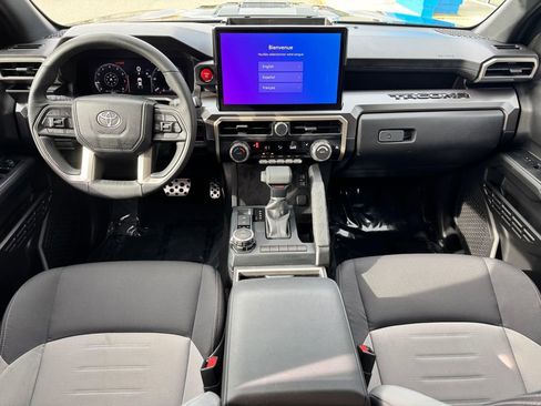 Used 2025 Toyota Tacoma TRD Sport image 19