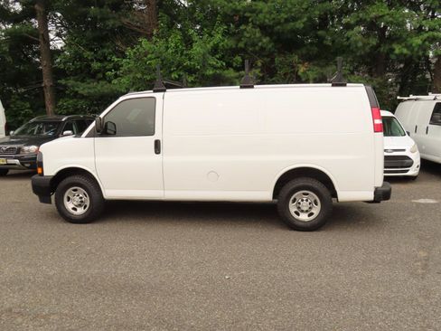 Used 2021 Chevrolet Express 2500 w/ Driver Convenience Package RWD image 3