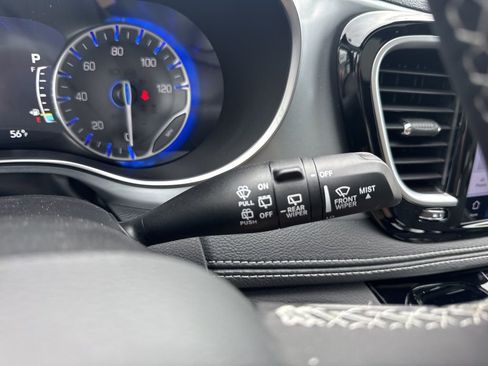 New 2026 Chrysler Pacifica Limited image 17