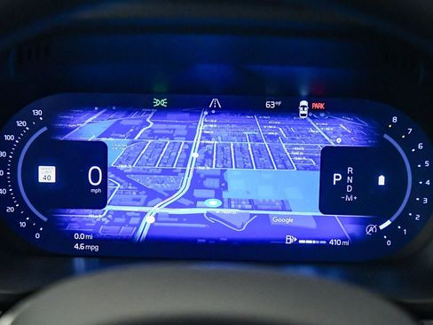 Certified 2025 Volvo XC60 B5 Plus AWD/4WD image 22