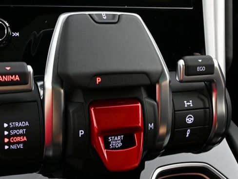 Used 2022 Lamborghini Urus image 10