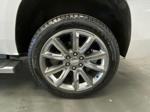 Used 2019 Chevrolet Tahoe LT w/ LT Signature Package image 18