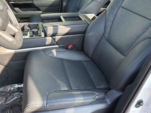 Used 2025 Toyota Tundra Limited AWD/4WD image 30