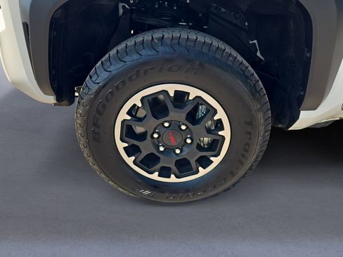 Used 2025 Toyota Tacoma TRD Off-Road AWD/4WD image 10