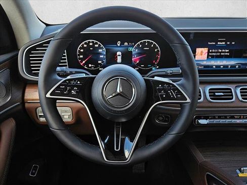 Used 2025 Mercedes-Benz GLE 350 4MATIC image 11