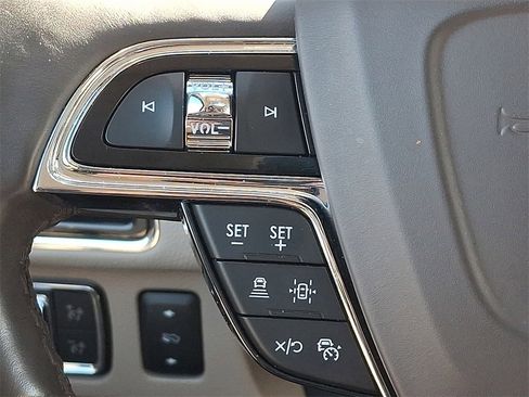 Used 2022 Lincoln Navigator Reserve image 24