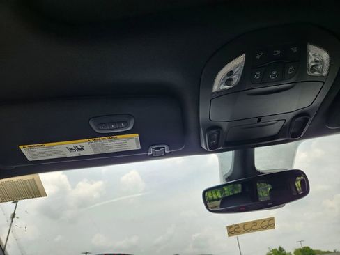 New 2025 Chrysler Pacifica Select w/ Uconnect Theater Family Group image 29