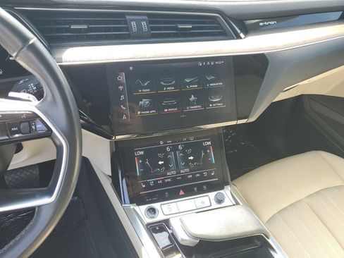 Used 2024 Audi Q8 e-tron Premium Plus w/ Premium Plus Package AWD/4WD image 25
