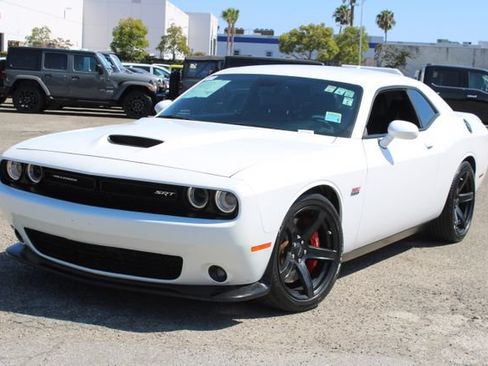 Used 2018 Dodge Challenger SRT w/ Technology Group RWD image 13