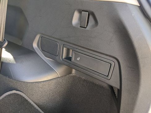 Used 2023 Volkswagen Tiguan SE FWD image 28