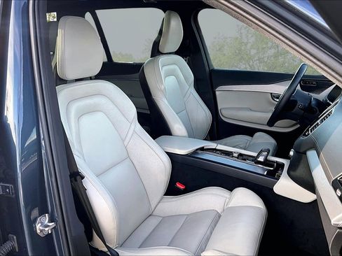 Used 2022 Volvo XC90 T8 R-Design w/ Advanced Package image 7