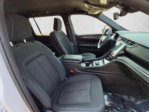 Used 2024 Jeep Grand Cherokee L Laredo RWD image 11