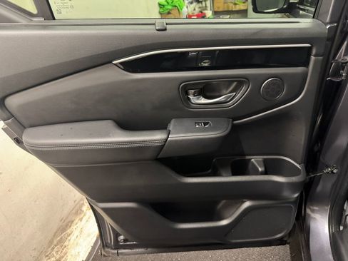 Used 2023 Honda Pilot Touring image 16