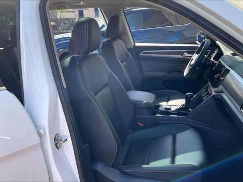 Used 2023 Volkswagen Atlas SE w/ Panoramic Sunroof Package image 6