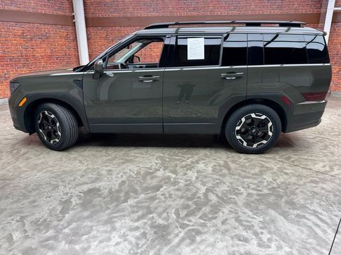 Used 2024 Hyundai Santa Fe SEL image 2