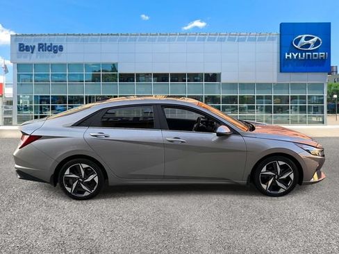 Used 2023 Hyundai Elantra Limited FWD image 2