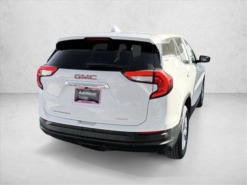 Used 2024 GMC Terrain SLE image 5