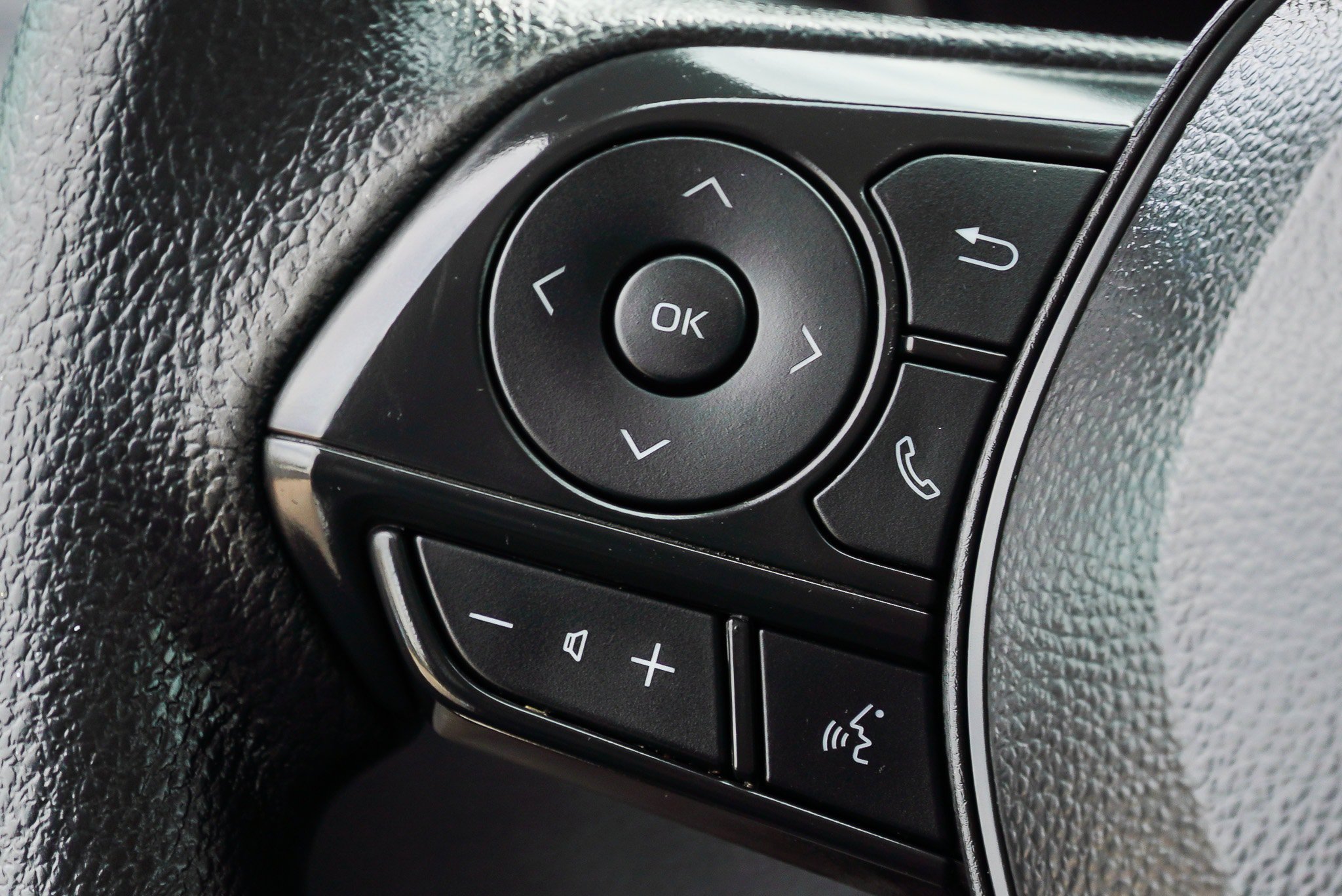 Used 2025 Toyota Corolla LE FWD image 31