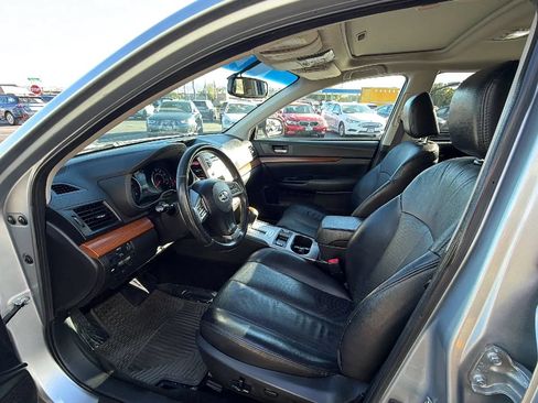 Used 2013 Subaru Outback 2.5i Limited w/ Moonroof Pkg AWD/4WD image 9