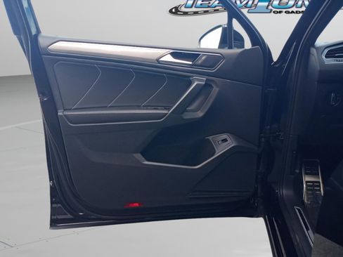 Used 2022 Volkswagen Tiguan SE R-Line image 30