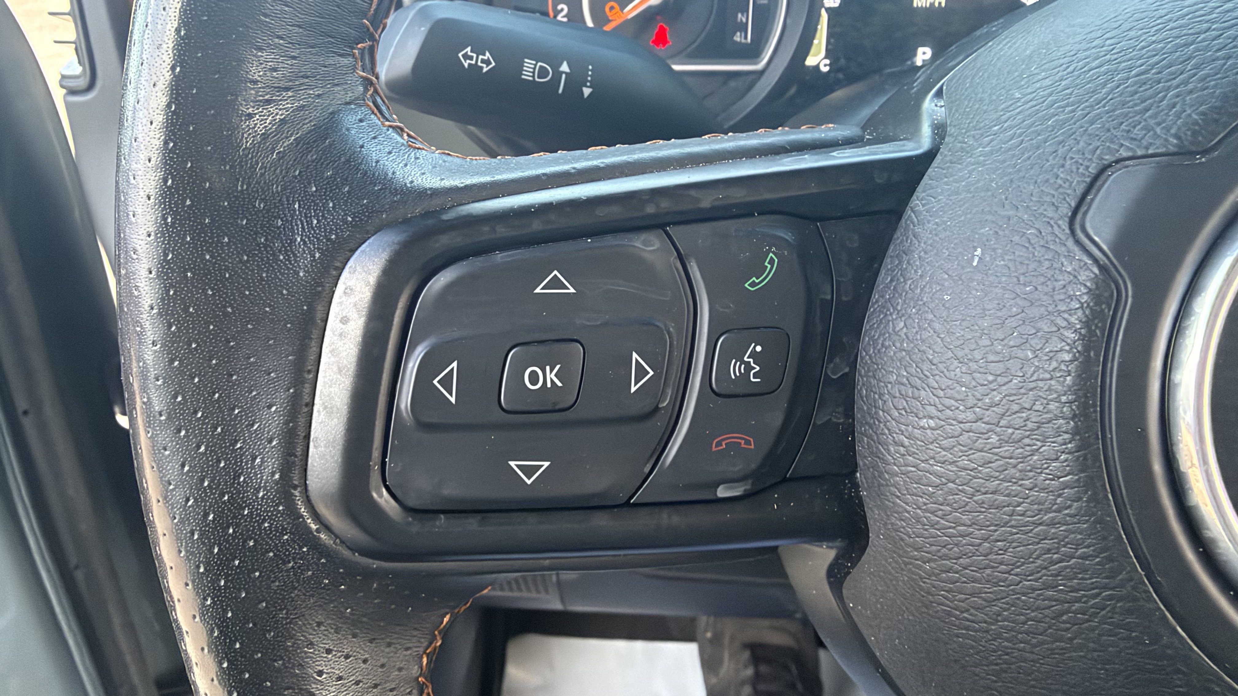 Used 2024 Jeep Gladiator Mojave AWD/4WD image 24