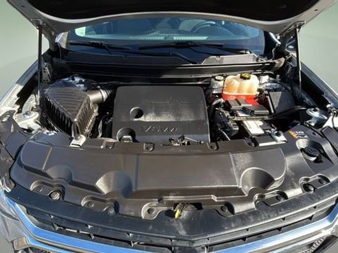 Used 2021 Chevrolet Traverse LS image 32