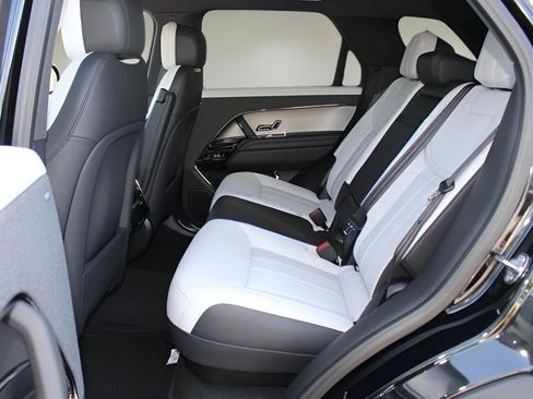 New 2025 Land Rover Range Rover Sport Dynamic SE AWD/4WD image 13