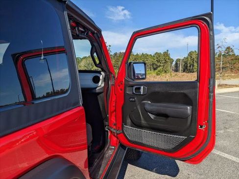 Certified 2025 Jeep Wrangler Sport image 47