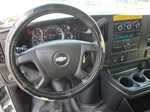 Used 2016 Chevrolet Express 3500 RWD image 10