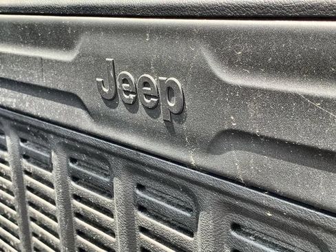 Used 2022 Jeep Wrangler Unlimited Rubicon w/ Cold Weather Group AWD/4WD image 40