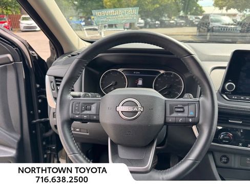 Used 2025 Nissan Rogue SV AWD/4WD image 9