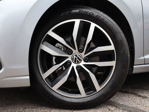 Used 2025 Volkswagen Jetta SE FWD image 5